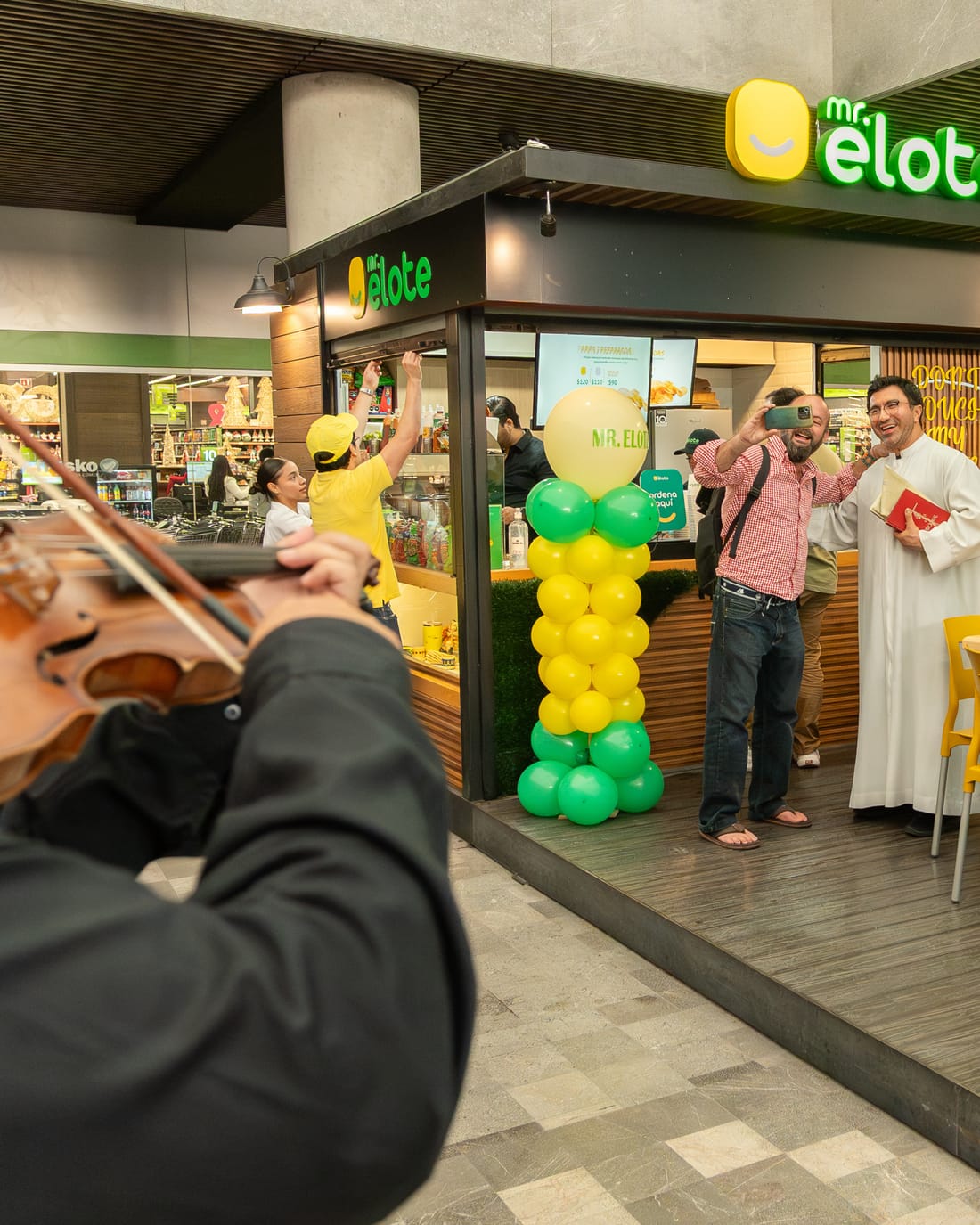 Sucursal Mr. Elote en plaza comercial