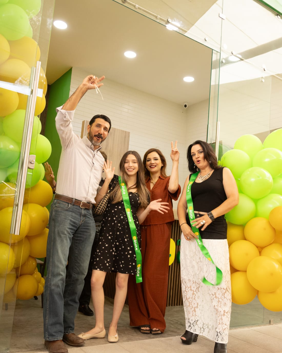 Inauguración de una sucursal Mr. Elote