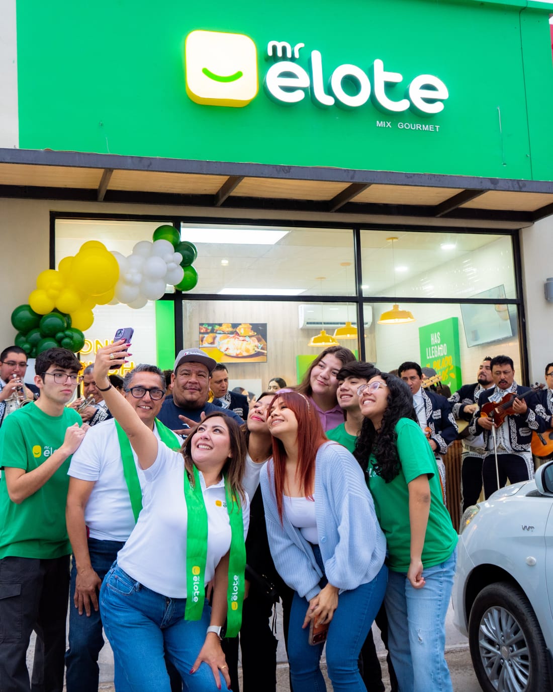 Inauguración de una sucursal Mr. Elote