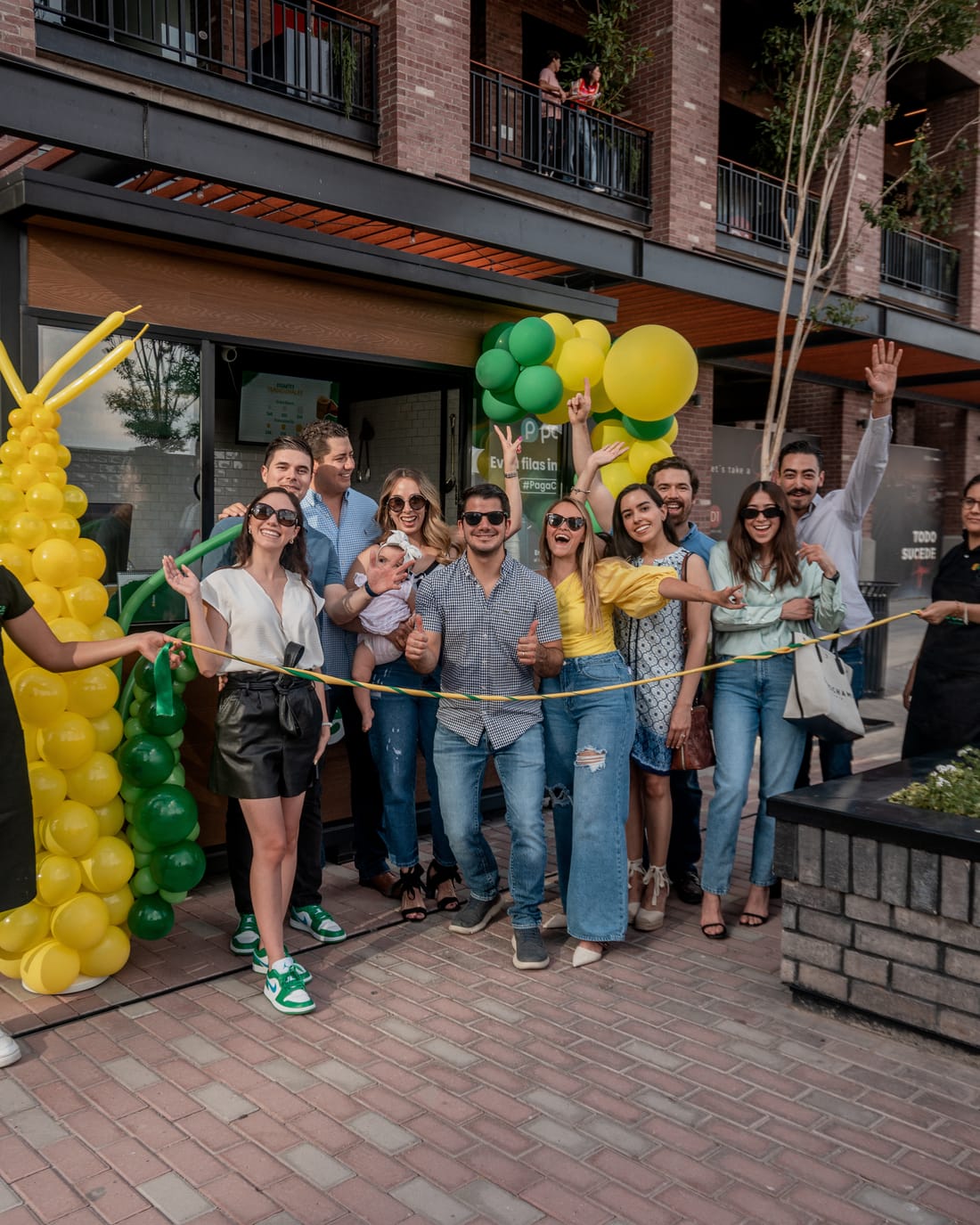 Inauguración de una sucursal Mr. Elote