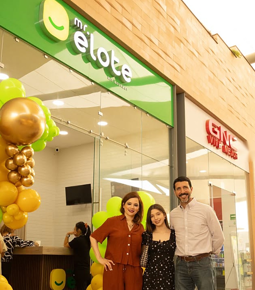 Sucursal Mr. Elote dentro de plaza comercial